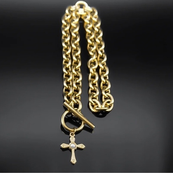 ⭐️NEW⭐️ 18K Gold Chunky Chain Cross W/ Pearl Choker Necklace & Bracelet Set - Picture 4 of 6